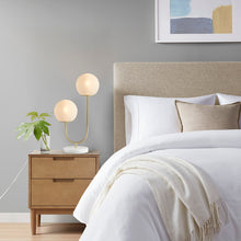 Cargar imagen en el visor de la galería, Metal 2-Light Globe Table Lamp